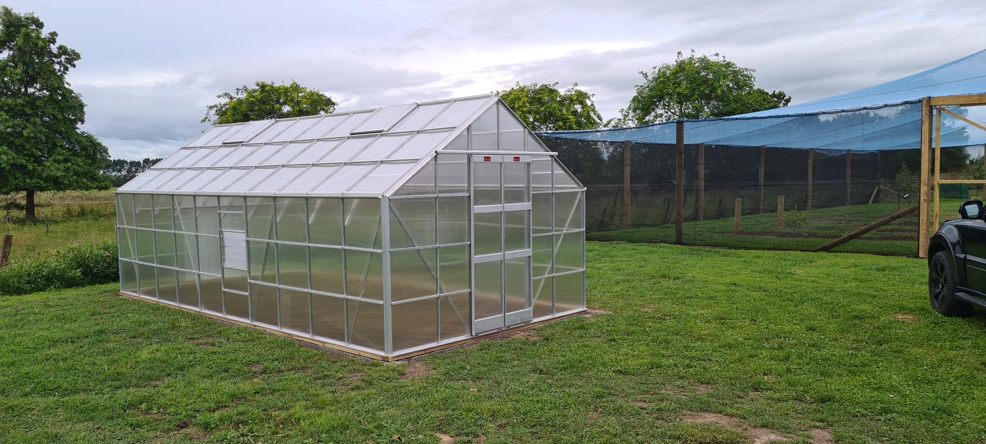 Statesman Glasshouse 3.2m Wide - Silver Frame